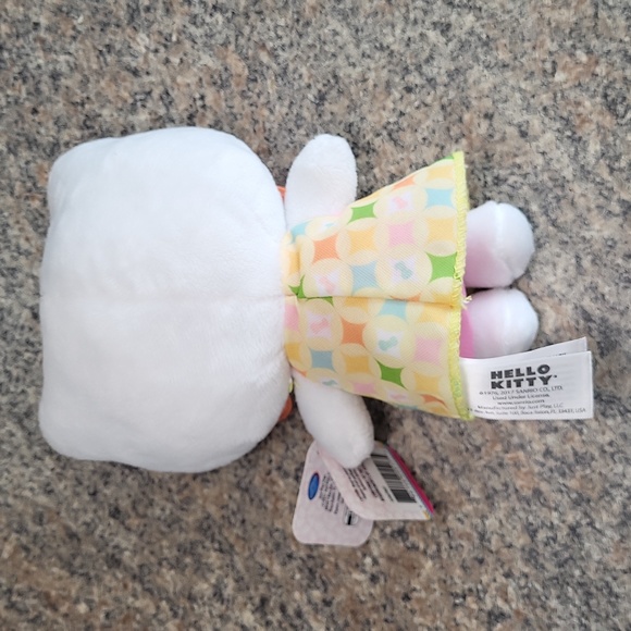 Hello Kitty Plush - Picture 2 of 4